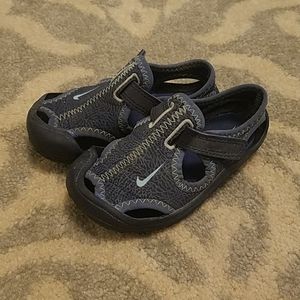 Nike boy water shoes